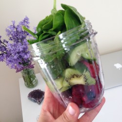 smoothie spinach and berries