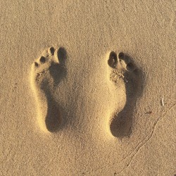 sandy-footprints